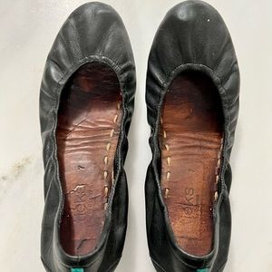 Tieks ballet flat. Color: matte black